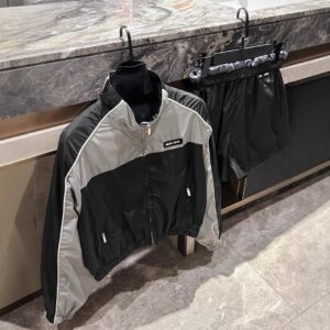 miu summer runway set