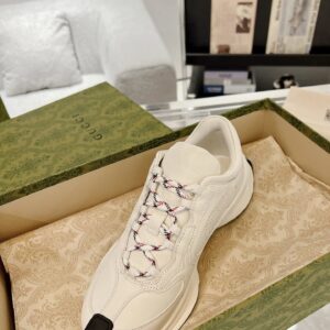 gucci run sneakers off white