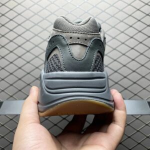 adidas yeezy 700 v2 ​​dark grey