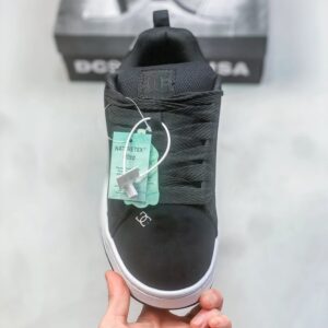 dc black skateboard shoes