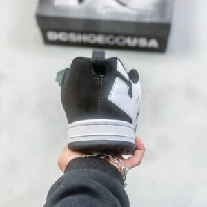 dc black skate shoes