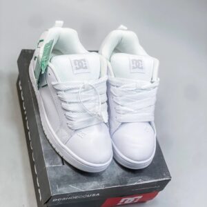 dc white skate shoes