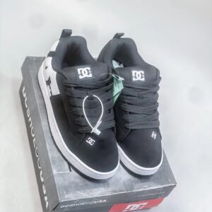 dc black skate shoes