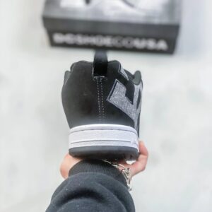 dc black skateboard shoes