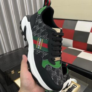 gucci signature sneakers black