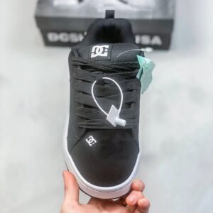 dc black skate shoes