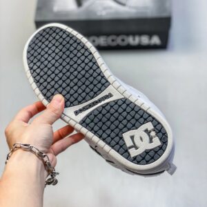 dc shoes white skate sneakers