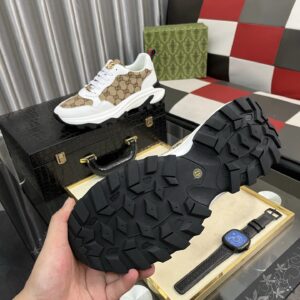 gucci signature sneakers white