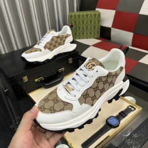 gucci signature sneakers white