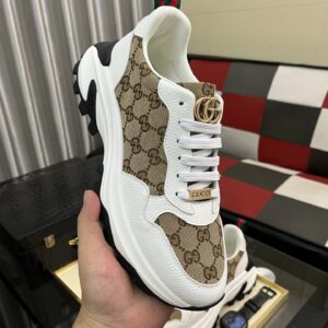 gucci signature sneakers white
