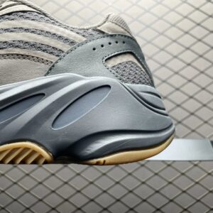 adidas yeezy 700 v2 ​​dark grey