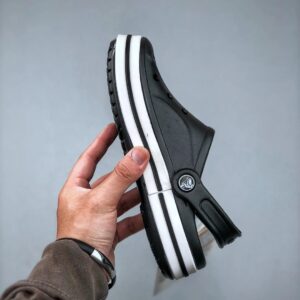 crocs classic clogs black