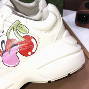 gucci rhyton clunky sneakers white red