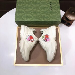 gucci rhyton clunky sneakers white red