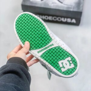 dc white skate shoes
