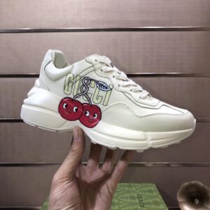 gucci rhyton clunky sneakers white red