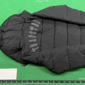 trapstar hooded puffer jacket black