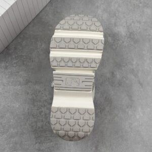 mlb dome runner sneakers