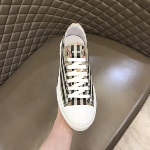 burberry men's classic low sneakers