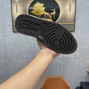 aj1 travis scott reverse mocha