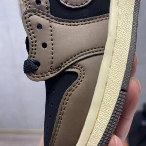 aj1 travis scott reverse mocha