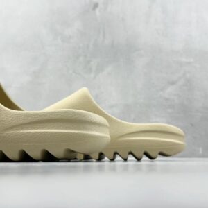 yeezy slide 'bone'