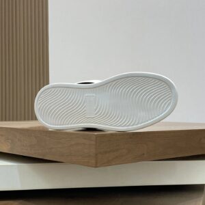 ​​givenchy retro runner sneaker （ black & white）