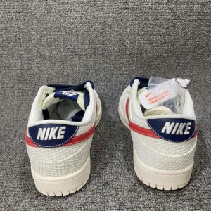 nike sb dunk low supreme