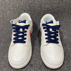 nike sb dunk low supreme