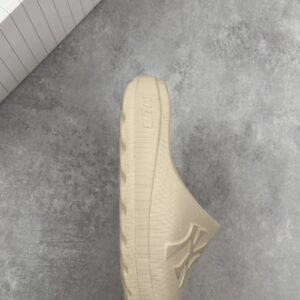 yankees x mlb skier slide