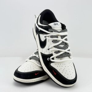 nike sb dunk low stussy