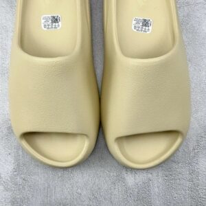 yeezy slide 'bone'