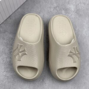 yankees x mlb skier slide