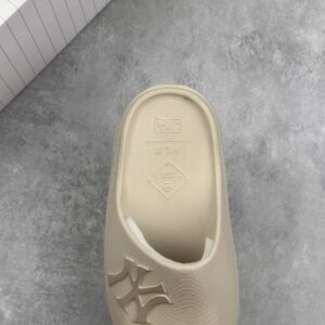 yankees x mlb skier slide