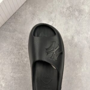 yankees limited edition slides