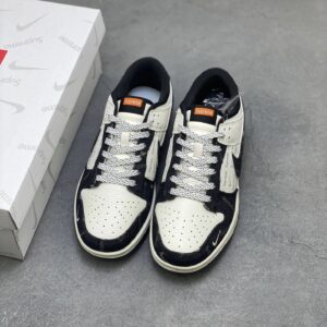 nike sb dunk low supreme