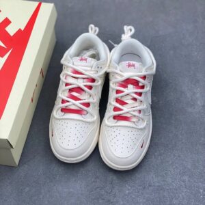 nike sb dunk low x stussy