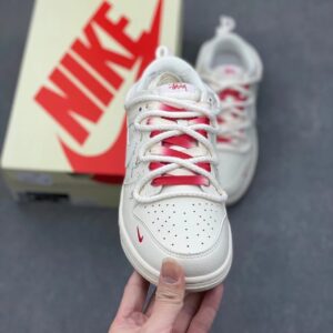 nike sb dunk low x stussy