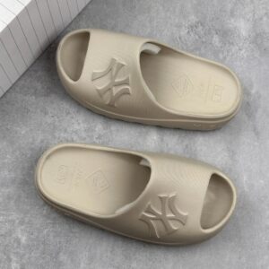 yankees x mlb skier slide