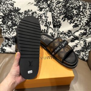 lv buckle velcro sandals