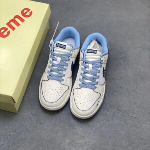 supreme x nike sb dunk low