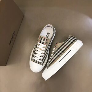 burberry men's classic low sneakers