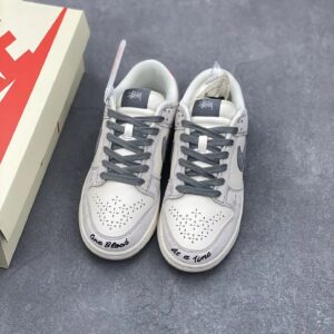 sb dunk low x supreme