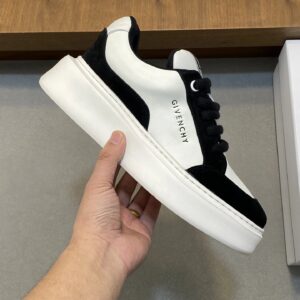 ​​givenchy retro runner sneaker （ black & white）
