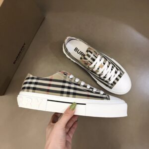 burberry men's classic low sneakers