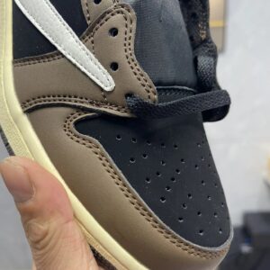aj1 travis scott reverse mocha