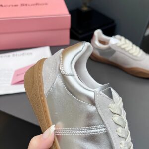 high version lace up shoes