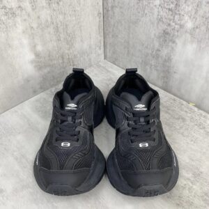 balenciaga lightweight sneakers
