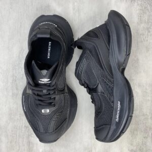 balenciaga lightweight sneakers
