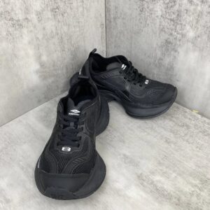 balenciaga lightweight sneakers